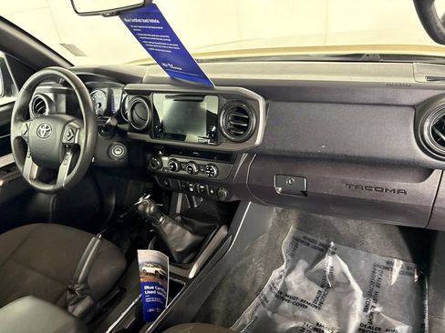Used 2018 Toyota Tacoma TRD Off-Road w/ Technology Package AWD/4WD image 34