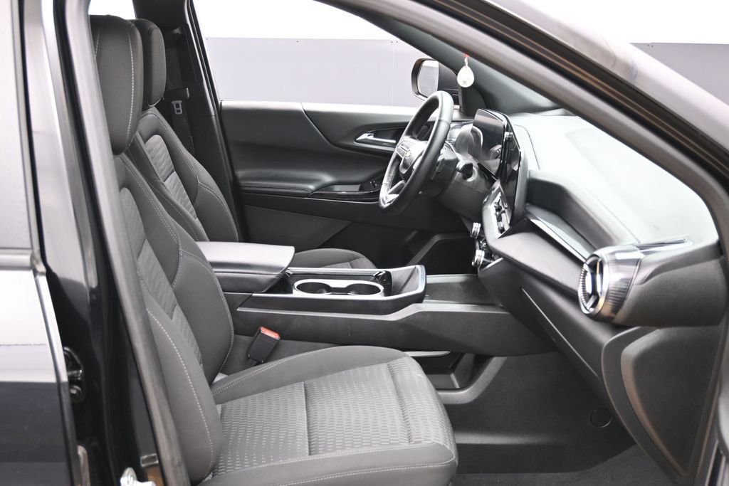 Used 2025 Chevrolet Equinox LT AWD/4WD image 15