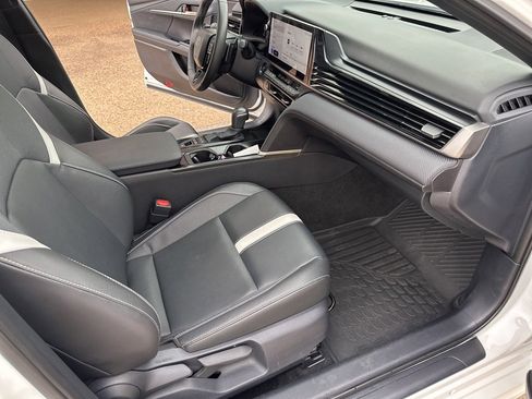 Used 2025 Toyota Camry SE w/ Multimedia Upgrade Package image 18