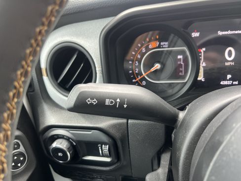 Used 2024 Jeep Wrangler Unlimited Sport AWD/4WD image 21