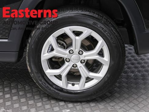 Used 2024 Jeep Compass Latitude AWD/4WD image 8