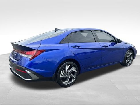 Used 2025 Hyundai Elantra Sport FWD image 5