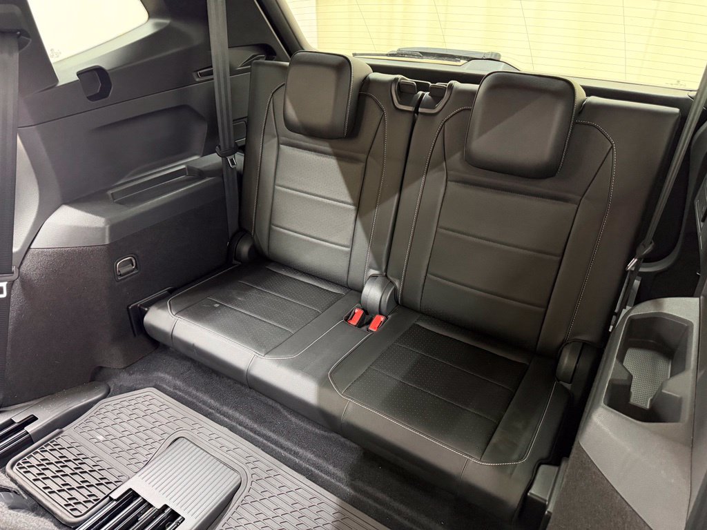 Used 2021 Volkswagen Tiguan SE R-Line FWD image 17