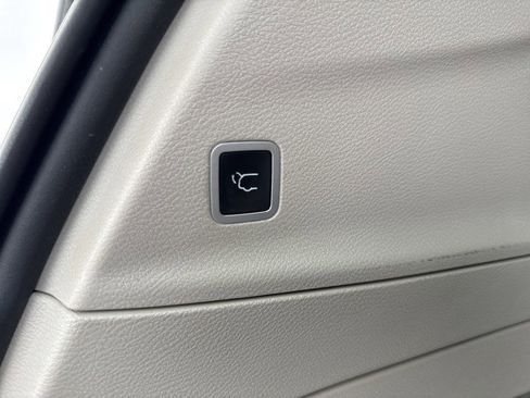 Used 2017 Chrysler Pacifica Touring-L image 5