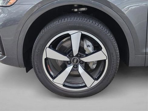 Certified 2023 Audi Q5 2.0T Premium Plus w/ Premium Plus Package AWD/4WD image 9