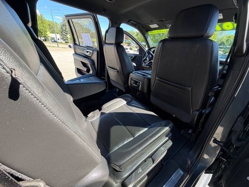 Used 2021 Chevrolet Suburban LT w/ Luxury Package AWD/4WD image 15