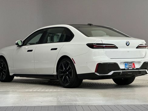 Used 2023 BMW 740i RWD image 3
