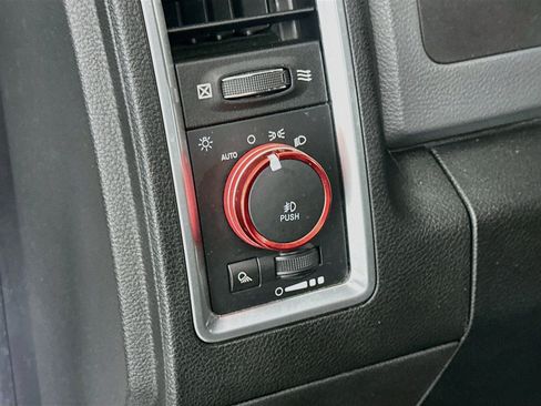 Used 2018 RAM 1500 Big Horn RWD image 16