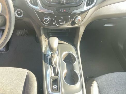 Used 2022 Chevrolet Equinox LT AWD/4WD image 12