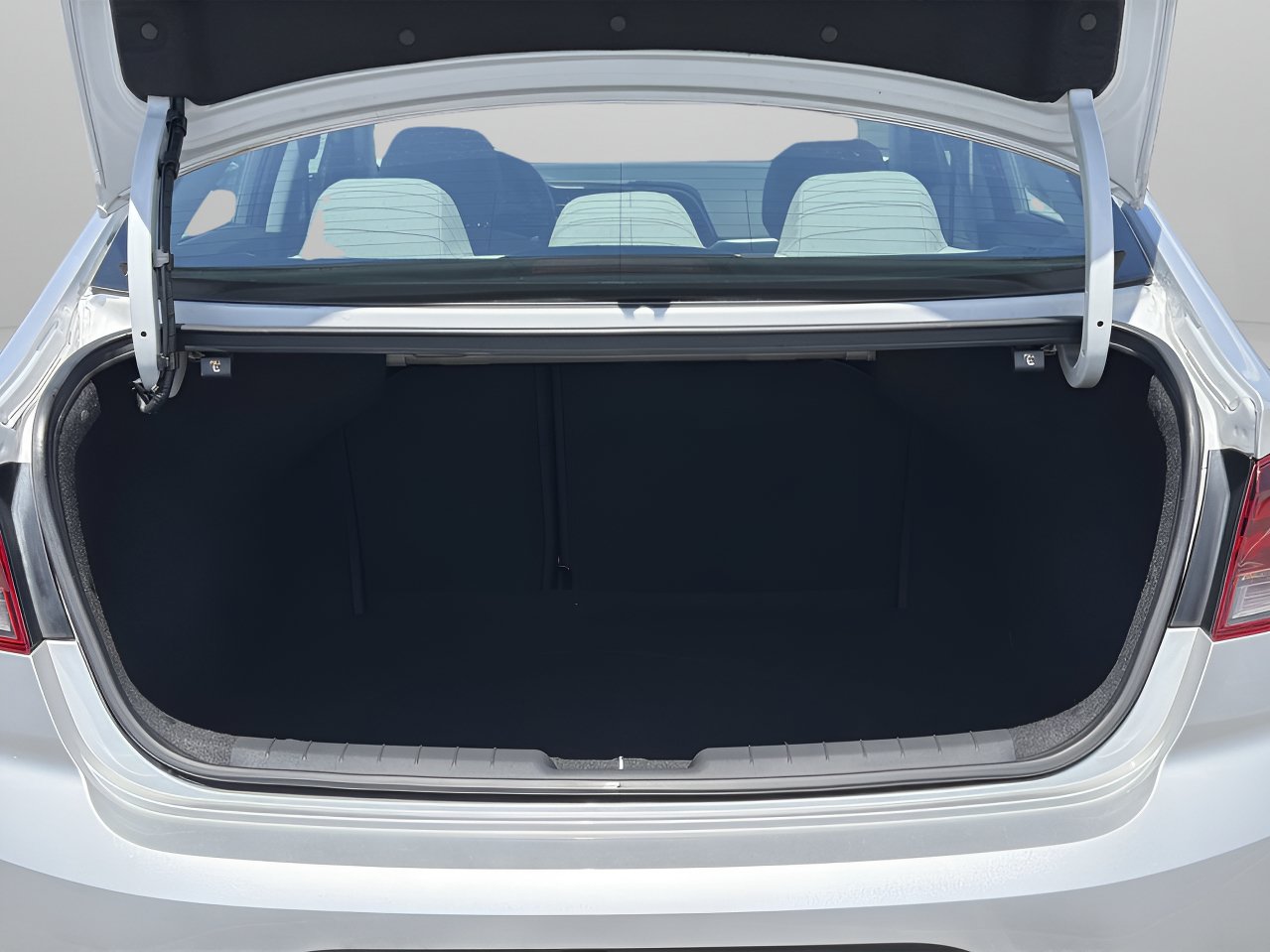 Used 2019 Hyundai Elantra SE FWD image 8