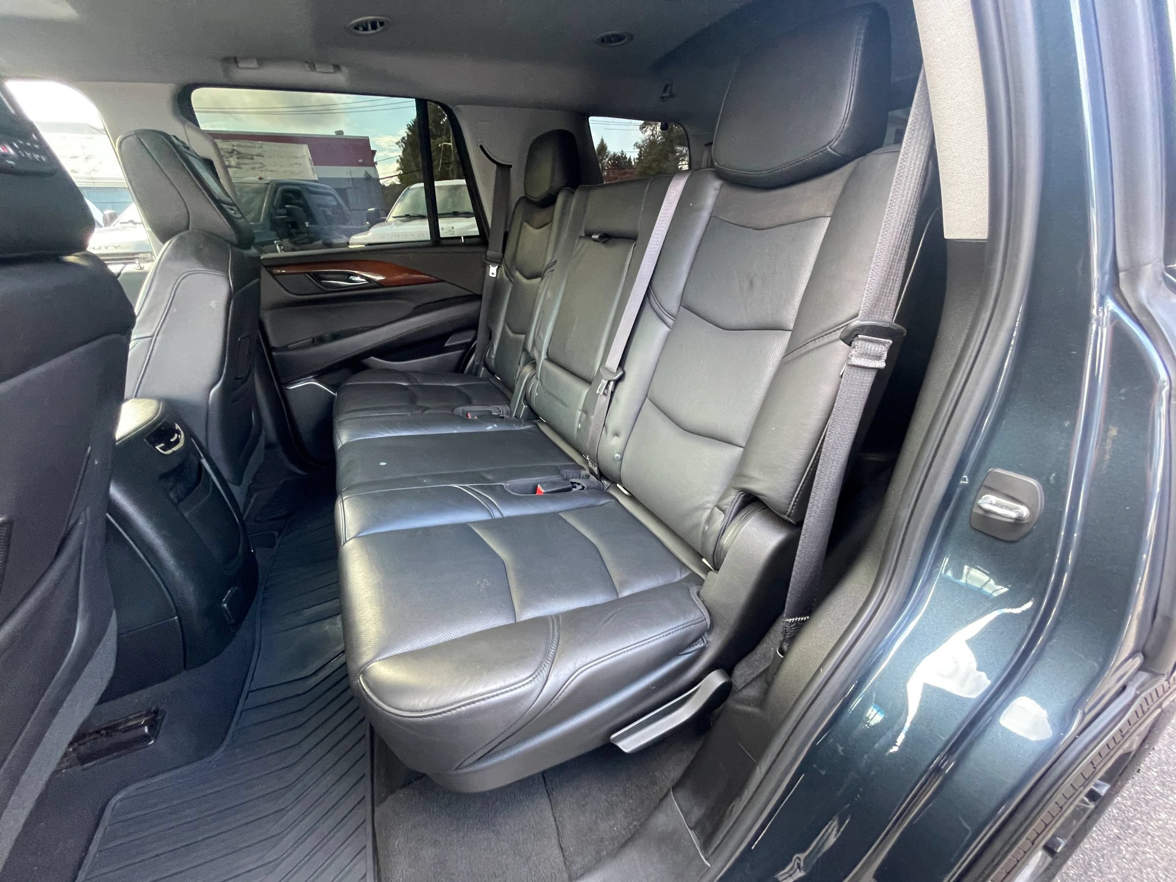 Used 2019 Cadillac Escalade Luxury AWD/4WD image 18