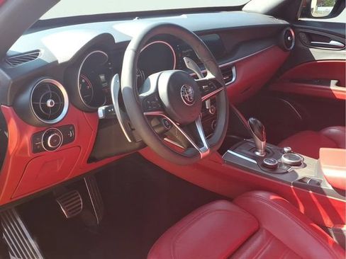 Used 2018 Alfa Romeo Stelvio Ti Sport AWD/4WD image 8