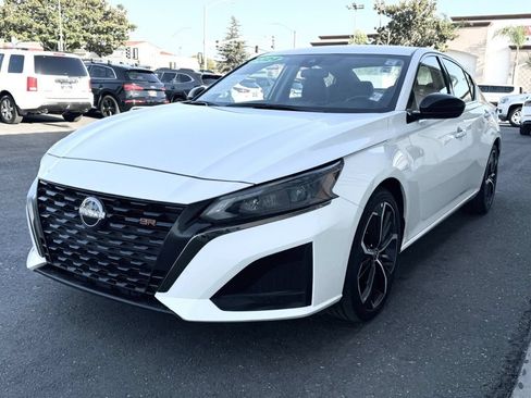 Used 2024 Nissan Altima 2.5 SR FWD image 7