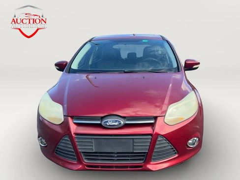 Used 2014 Ford Focus SE w/ Equipment Group 201A FWD image 2