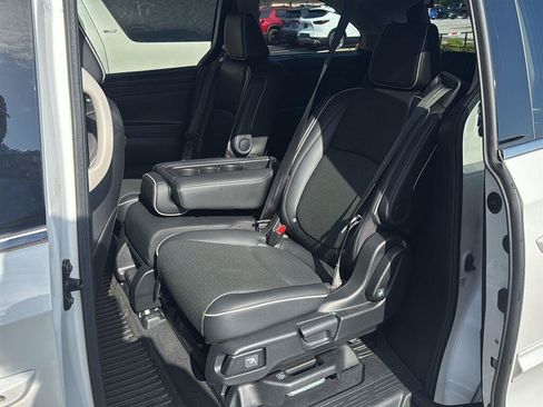 Used 2025 Honda Odyssey Elite image 3