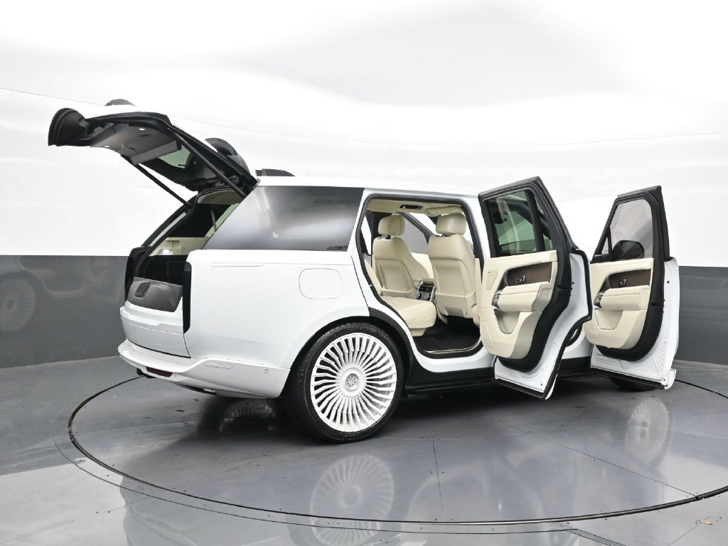 Used 2024 Land Rover Range Rover Long Wheelbase SE AWD/4WD image 31