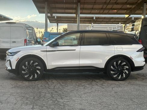 Certified 2025 Lincoln Nautilus Reserve w/ Jet Appearance Package image 8