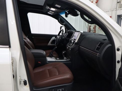 Used 2020 Toyota Land Cruiser image 35