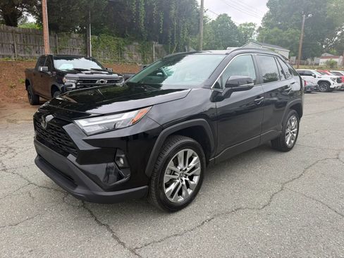 Used 2023 Toyota RAV4 XLE Premium AWD/4WD image 4