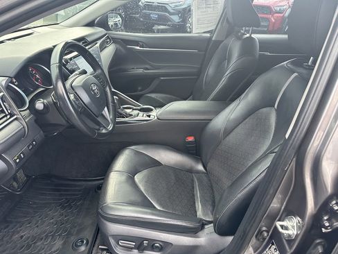 Used 2018 Toyota Camry XSE image 13