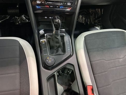 Certified 2025 Volkswagen Taos SE w/ Panoramic Sunroof Package image 23