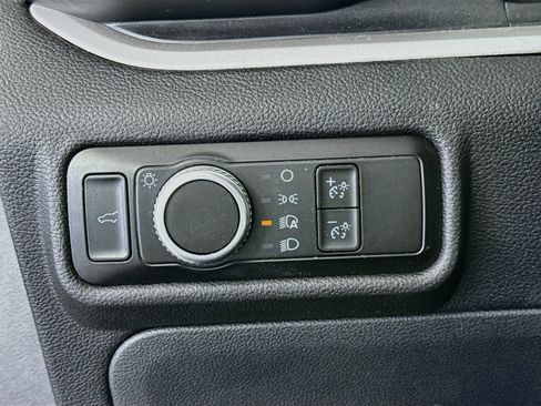 Used 2023 Ford Explorer XLT AWD/4WD image 10