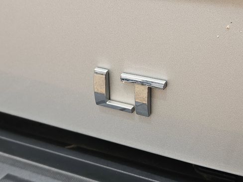 Used 2018 Chevrolet Silverado 1500 LT w/ Texas Edition RWD image 9