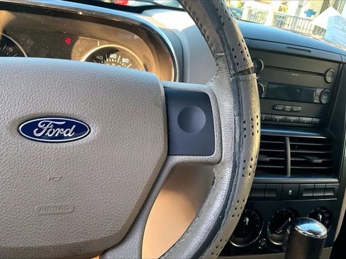Used 2006 Ford Explorer XLT image 19