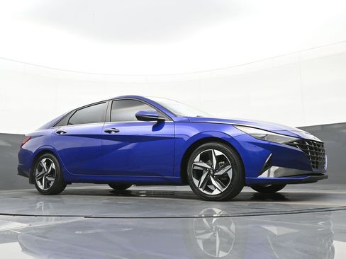 Certified 2022 Hyundai Elantra Limited image 40