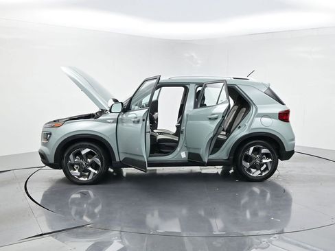 Used 2025 Hyundai Venue SEL FWD image 28