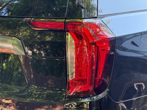 Used 2024 GMC Yukon XL AT4 w/ AT4 Premium Package AWD/4WD image 14