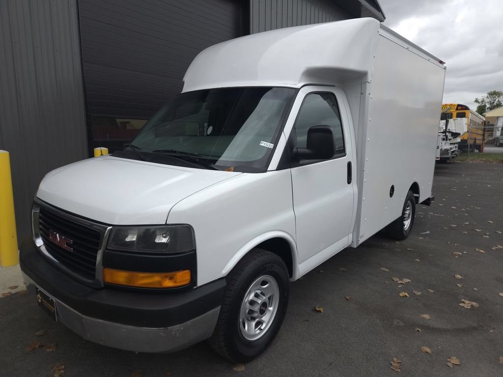Used 2017 GMC Savana 3500 RWD image 2