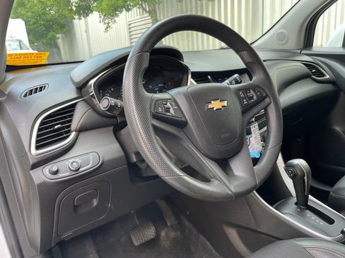 Used 2022 Chevrolet Trax LT FWD image 10