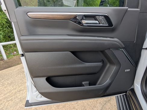 New 2026 Chevrolet Suburban High Country AWD/4WD image 14