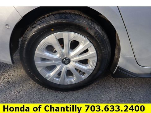 Used 2022 Toyota Prius LE image 29