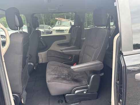 Used 2019 Dodge Grand Caravan SE image 39