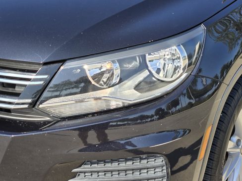 Used 2018 Volkswagen Tiguan Limited w/ Premium Package FWD image 33
