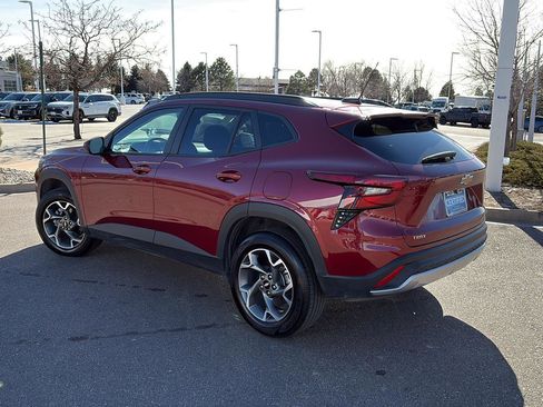 Certified 2025 Chevrolet Trax LT w/ LT Convenience Package image 4