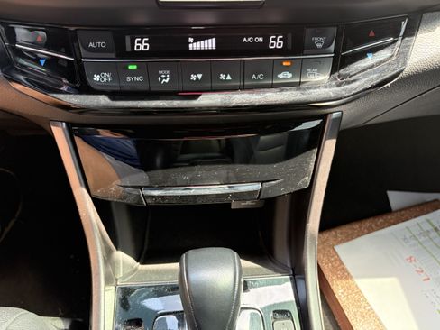 Used 2016 Honda Accord Touring image 11