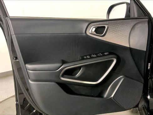 Certified 2025 Kia Soul LX image 24