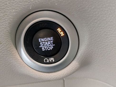 Used 2023 Chrysler Pacifica Touring-L image 23