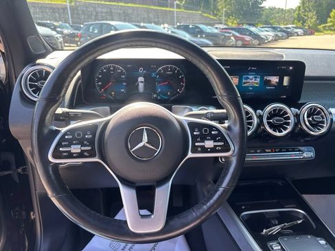 Used 2022 Mercedes-Benz GLB 250 4MATIC image 9