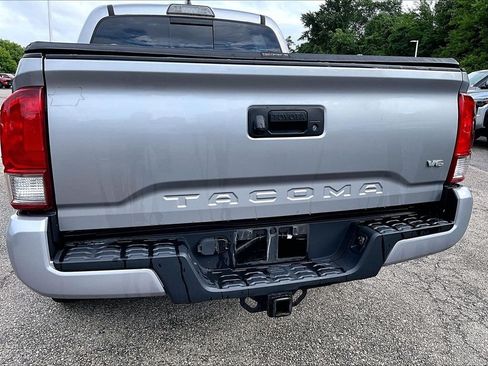 Used 2017 Toyota Tacoma TRD Sport w/ Tow Package (A/T) AWD/4WD image 10