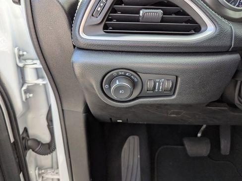 New 2025 Chrysler Pacifica Select FWD image 20