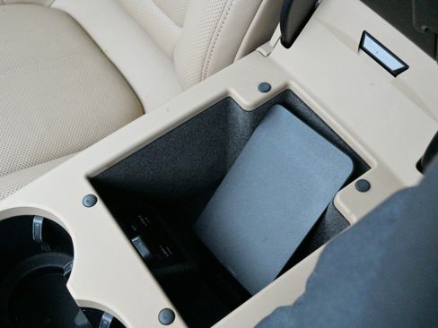 Used 2020 Porsche Macan image 31