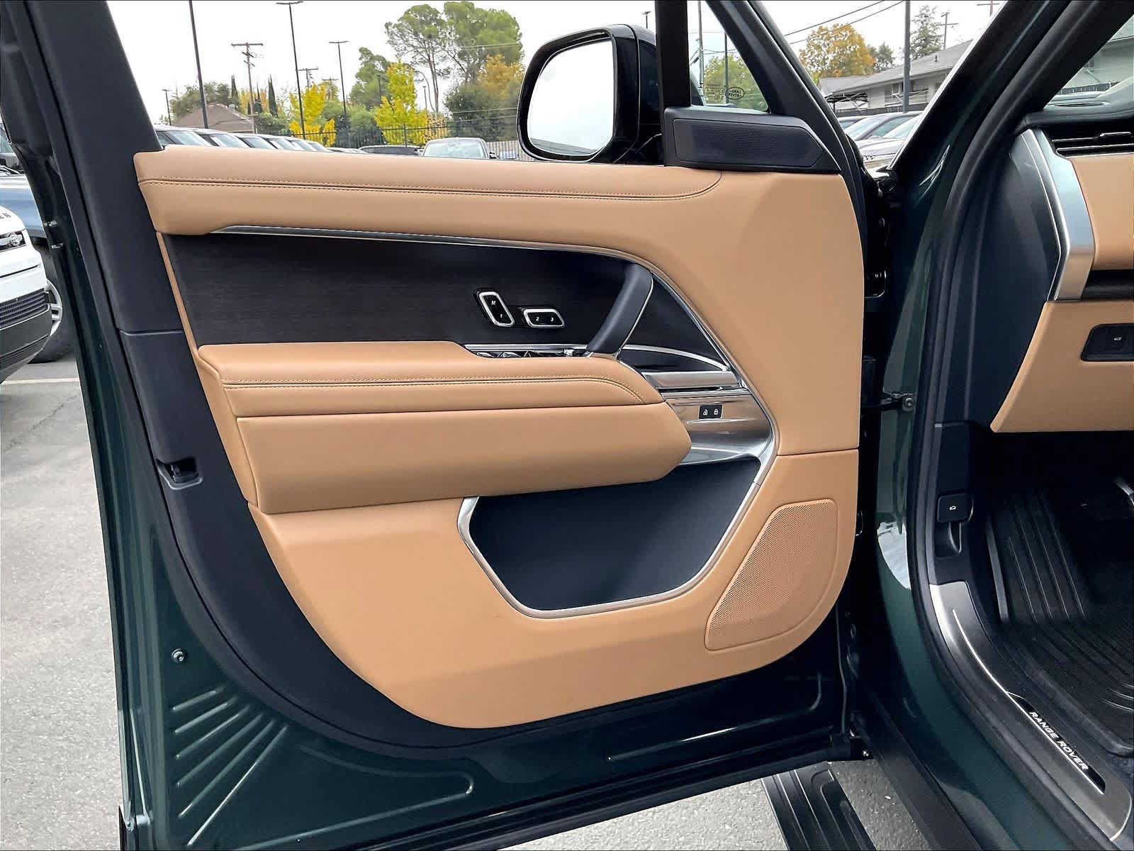 Used 2025 Land Rover Range Rover SE AWD/4WD image 26