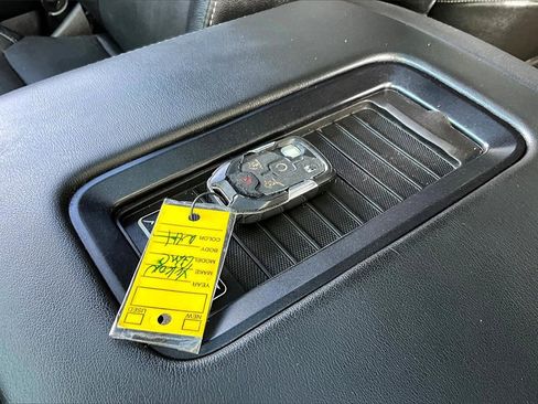 Used 2016 GMC Yukon SLT w/ Open Road Package image 10