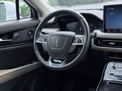 Certified 2023 Lincoln Nautilus Reserve w/ Luxury Package AWD/4WD image 28