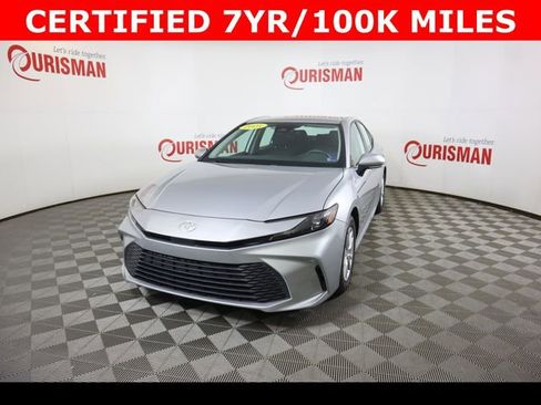 Used 2025 Toyota Camry LE image 2