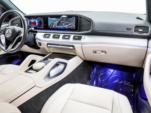 Used 2025 Mercedes-Benz GLS 450 4MATIC image 17